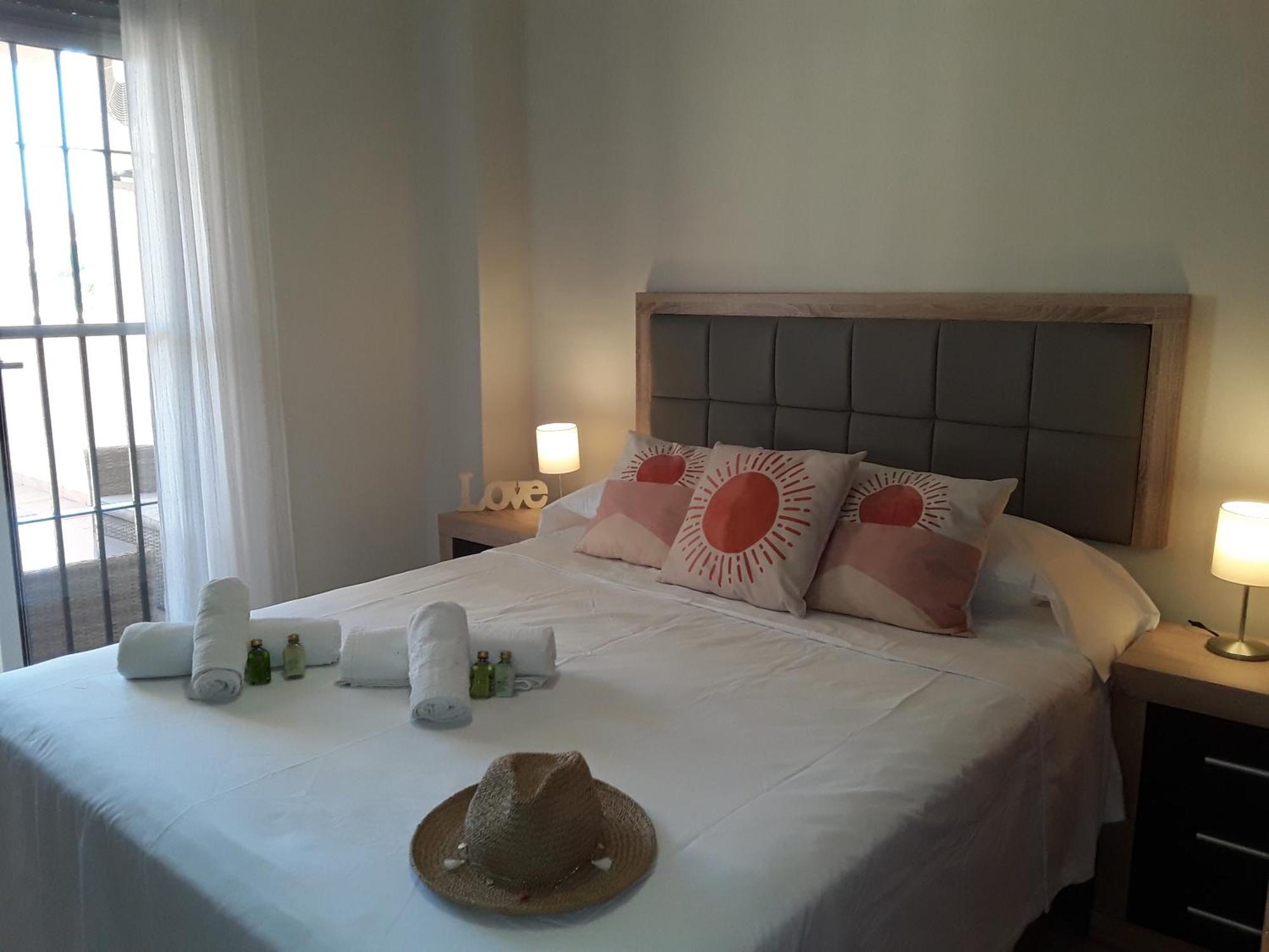 Whydhand Resorts Apartments ,Pools And Lovely Terrace フエンヒロラ エクステリア 写真