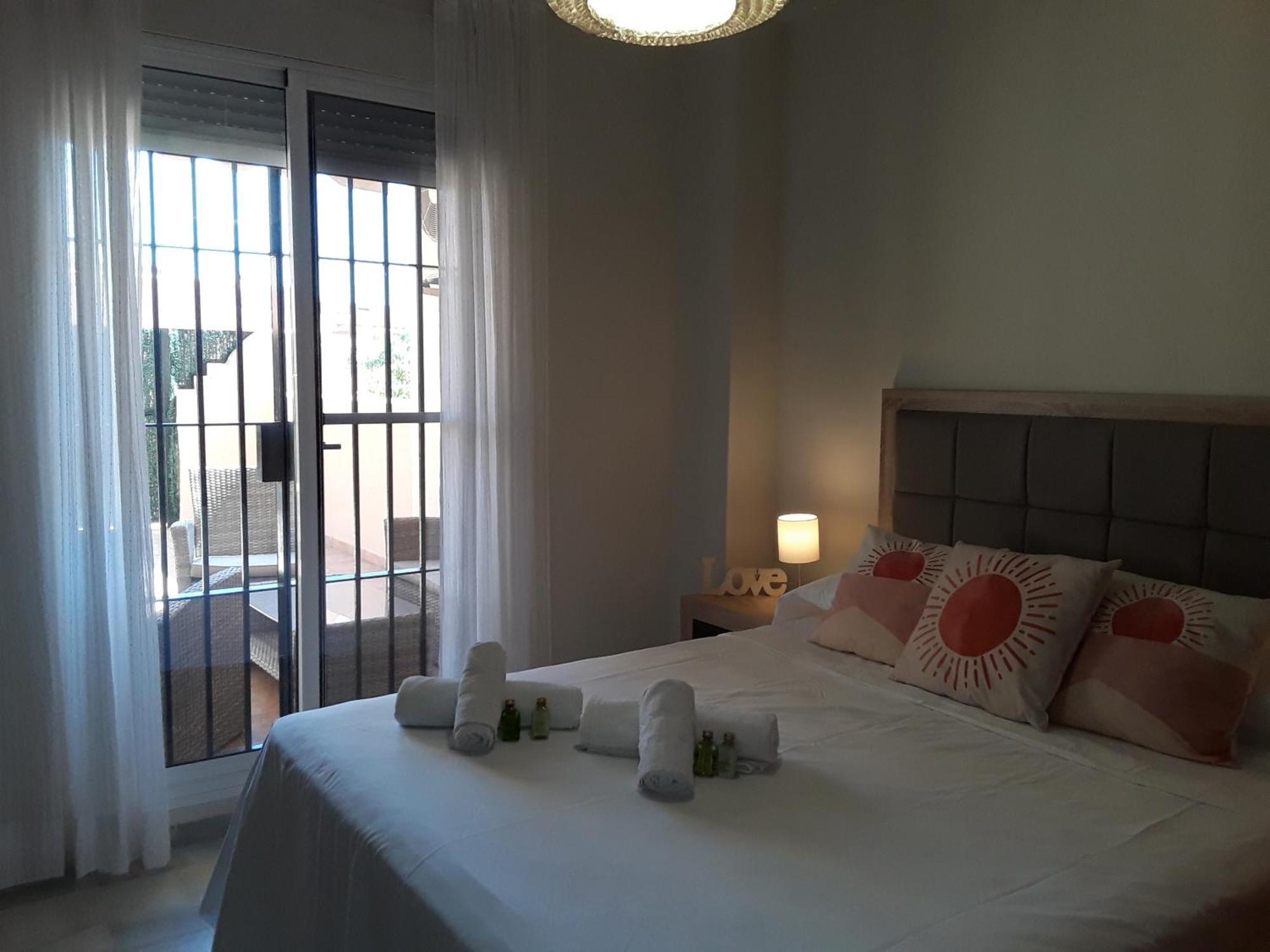 Whydhand Resorts Apartments ,Pools And Lovely Terrace フエンヒロラ エクステリア 写真