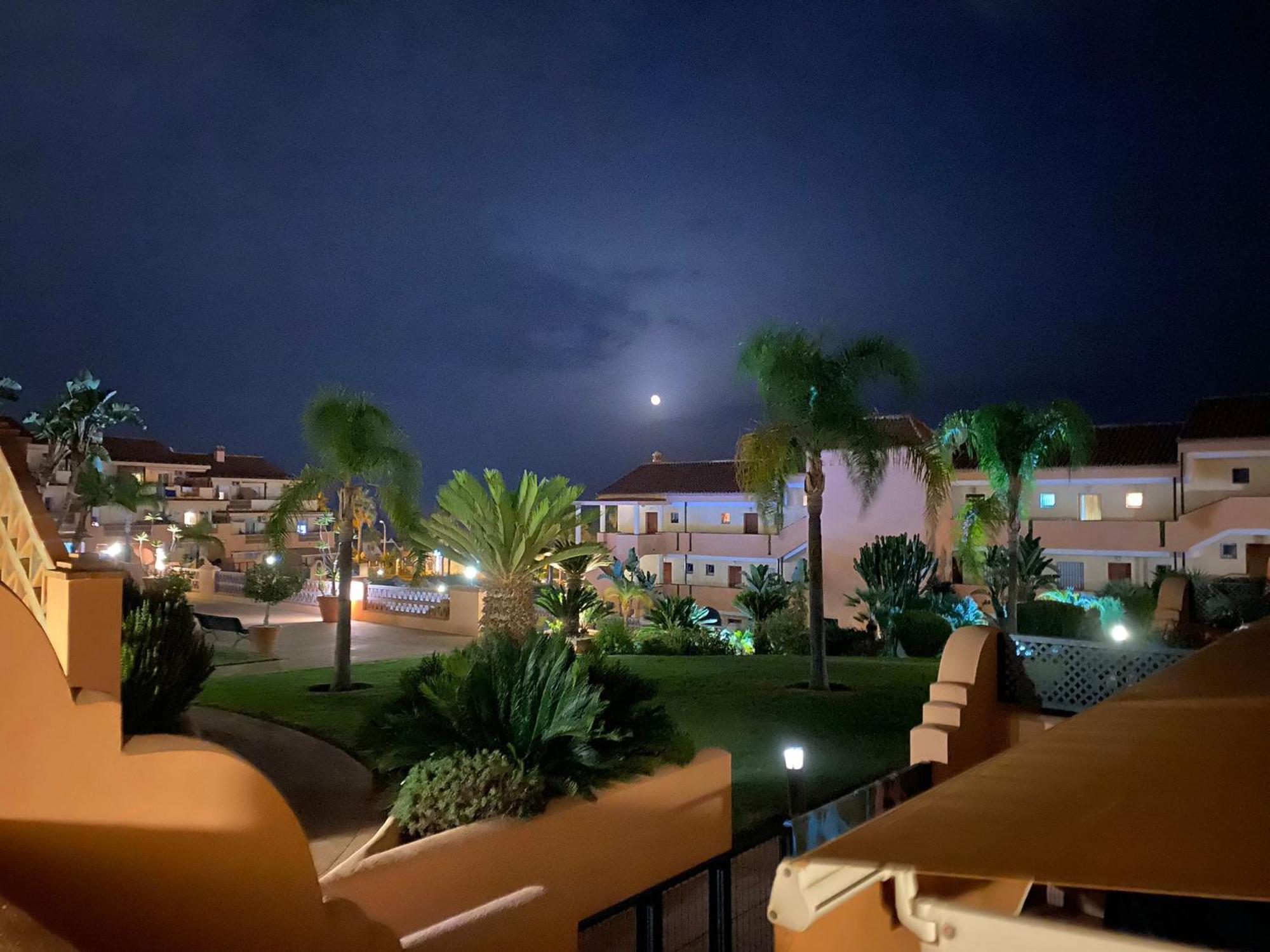 Whydhand Resorts Apartments ,Pools And Lovely Terrace フエンヒロラ エクステリア 写真